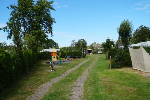 Comfort kampeerplaats in Burgh-Haamstede Camping Ginsterveld